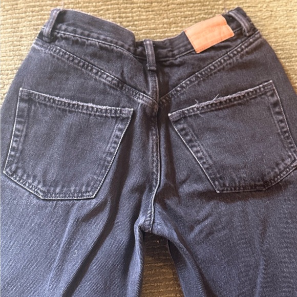 Women’s Weekday Oblique v shaped low waist barrel leg jeans - Picture 3 of 7